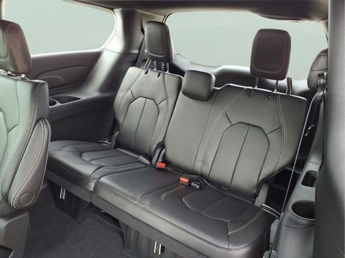 New 2026 Chrysler Pacifica Select w/ S Appearance Package image 10