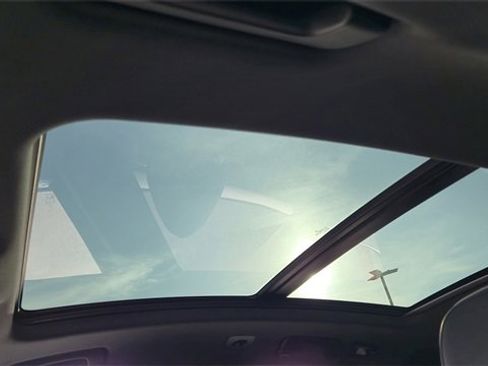 New 2025 Porsche Macan image 28