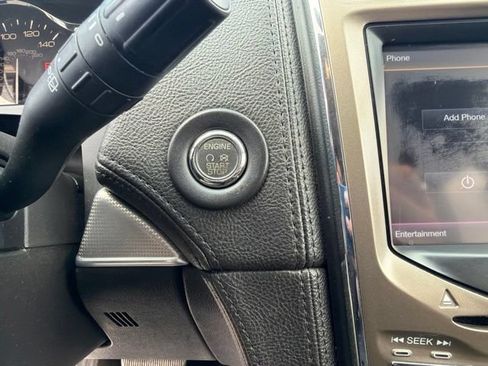 Used 2012 Lincoln MKX FWD image 25