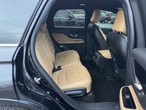 Used 2022 Lincoln Corsair Reserve image 11