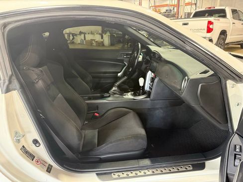 Used 2017 Toyota 86 860 Special Edition RWD image 12