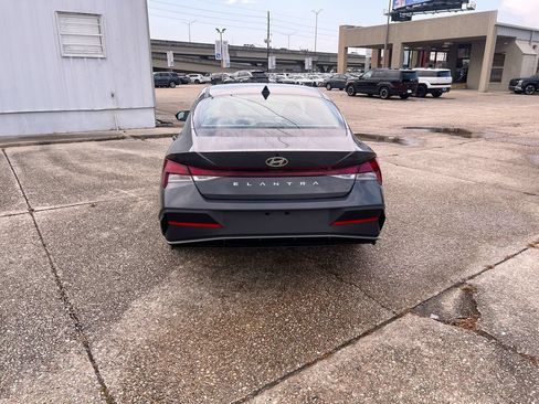 Used 2026 Hyundai Elantra SE FWD image 27