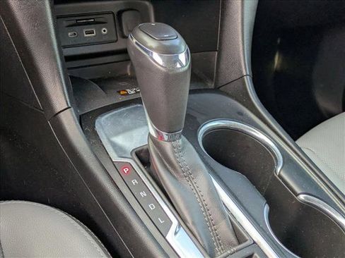 Used 2019 Chevrolet Equinox Premier image 12