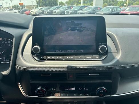 Used 2024 Nissan Rogue SV FWD image 26