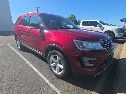 Used 2017 Ford Explorer XLT w/ Equipment Group 202A AWD/4WD image 9