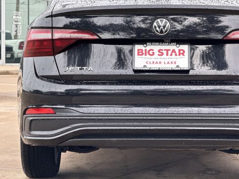 Used 2024 Volkswagen Jetta SE image 12