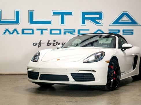 Used 2018 Porsche 718 Boxster S image 5