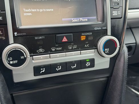 Used 2014 Toyota Camry SE image 25