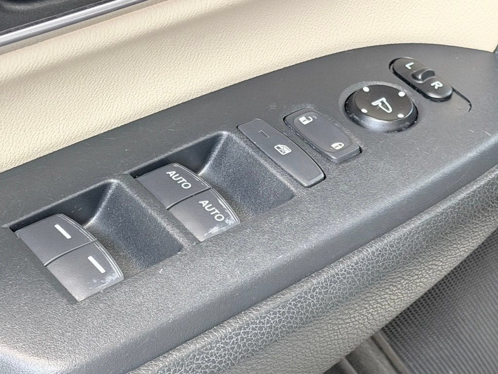 Used 2017 Honda CR-V Touring image 12