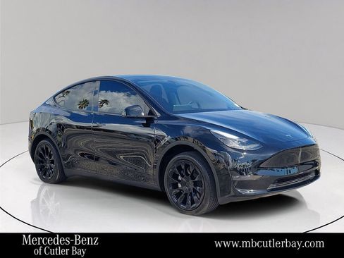Used 2024 Tesla Model Y Long Range image 1