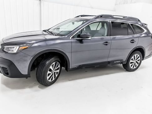 Used 2022 Subaru Outback Premium AWD/4WD image 3
