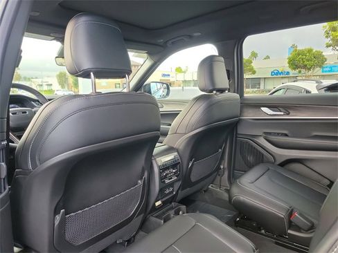 New 2025 Jeep Grand Cherokee L Limited image 13