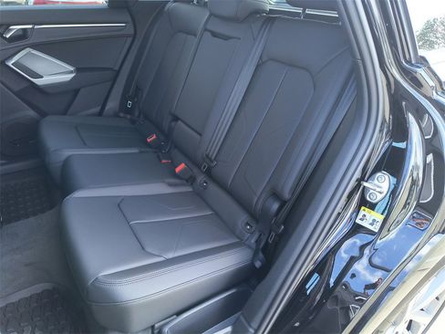 New 2025 Audi Q3 2.0T Premium image 15