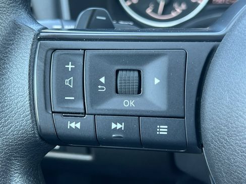 Used 2024 Nissan Rogue SV FWD image 19