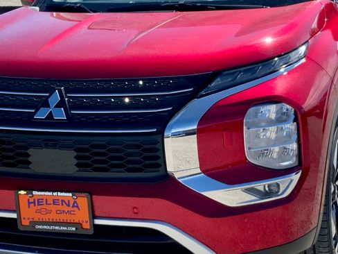 Used 2024 Mitsubishi Outlander SE image 12