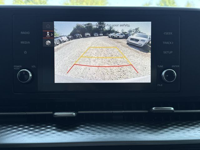 Used 2023 Kia Carnival LX FWD image 5