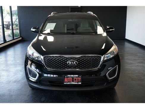 Used 2018 Kia Sorento AWD image 2