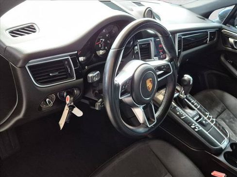 Used 2018 Porsche Macan Sport Edition AWD/4WD image 9