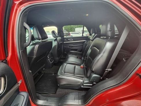 Used 2019 Ford Explorer XLT w/ Equipment Group 202A AWD/4WD image 19