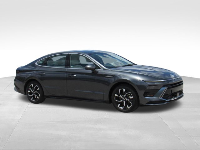 Used 2025 Hyundai Sonata SEL FWD image 2