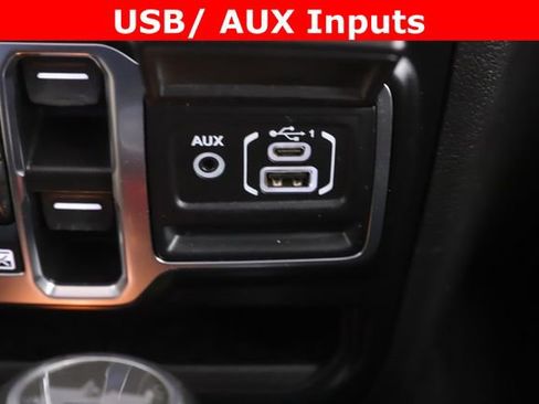 Used 2022 Jeep Wrangler Unlimited Sahara w/ Cold Weather Group AWD/4WD image 25