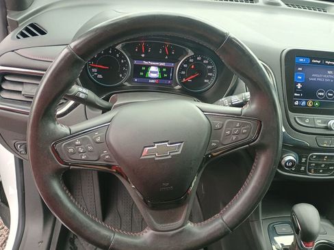 Used 2022 Chevrolet Equinox RS w/ Infotainment Package image 11