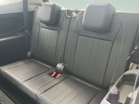 Used 2024 Volkswagen Tiguan SE image 28