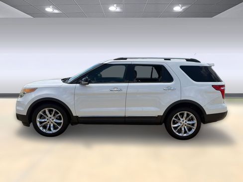 Used 2014 Ford Explorer XLT w/ Equipment Group 202A FWD image 2