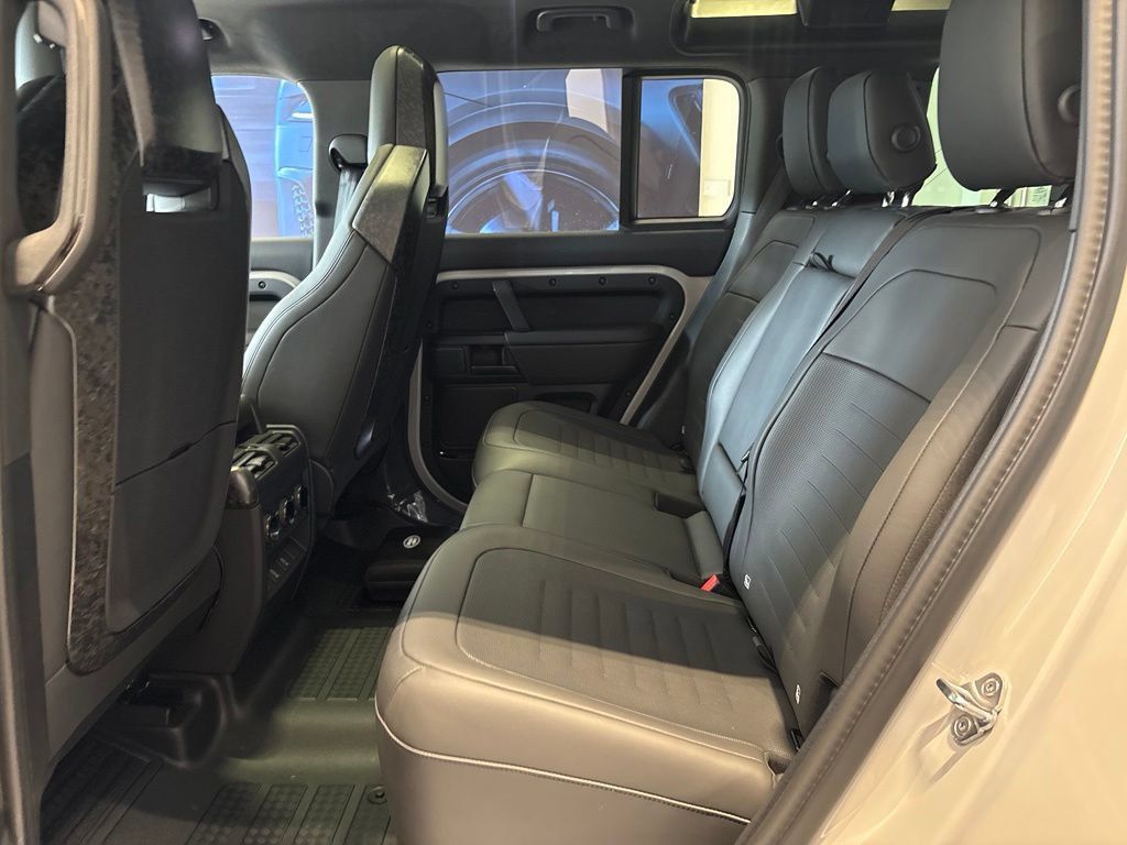 New 2026 Land Rover Defender 110 AWD/4WD image 12