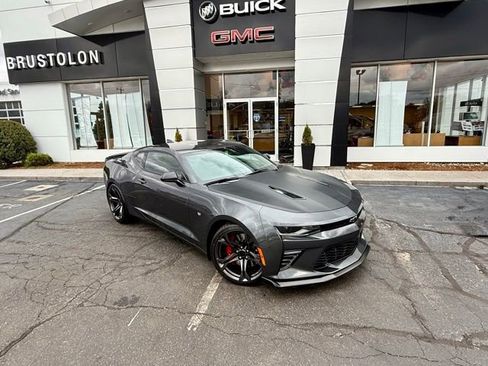Used 2018 Chevrolet Camaro SS image 2