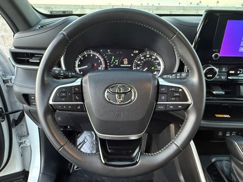 Used 2023 Toyota Highlander XSE image 22