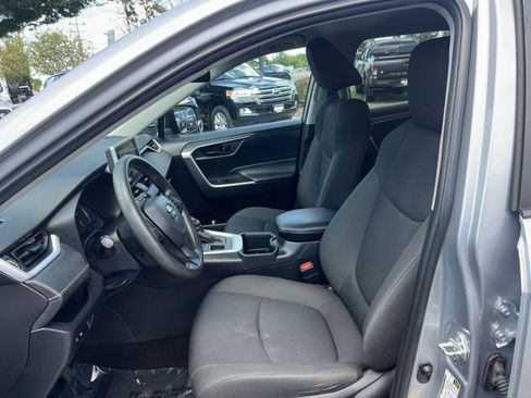 Used 2023 Toyota RAV4 LE AWD/4WD image 13