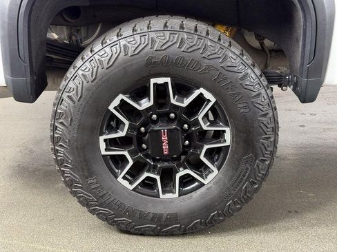 Used 2024 GMC Sierra 2500 AT4X image 12