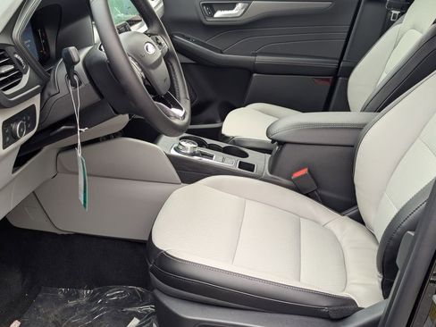 New 2026 Ford Escape SE FWD image 6