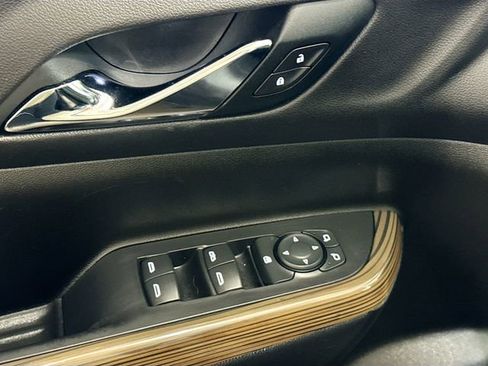 Used 2021 GMC Acadia SLE w/ Driver Convenience Package image 18