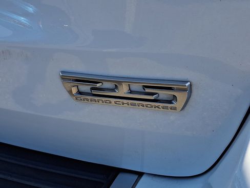 Used 2018 Jeep Grand Cherokee Limited AWD/4WD image 11