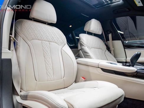 Used 2021 BMW 750i xDrive w/ Executive Package image 92