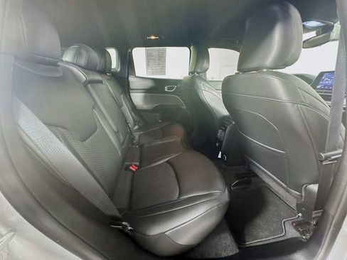 Used 2025 Jeep Compass Latitude image 32