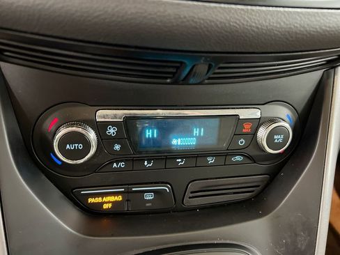 Used 2015 Ford Escape SE w/ Equipment Group 201A image 16