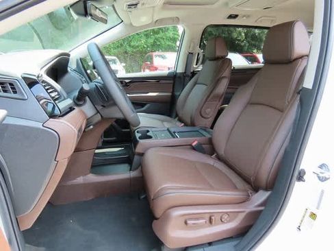 New 2026 Honda Odyssey Touring image 13
