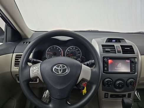 Used 2013 Toyota Corolla LE image 7