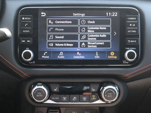 New 2025 Nissan Versa SR w/ Trunk Package image 14