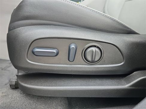 Certified 2023 GMC Terrain SLT w/ Infotainment Package II image 18