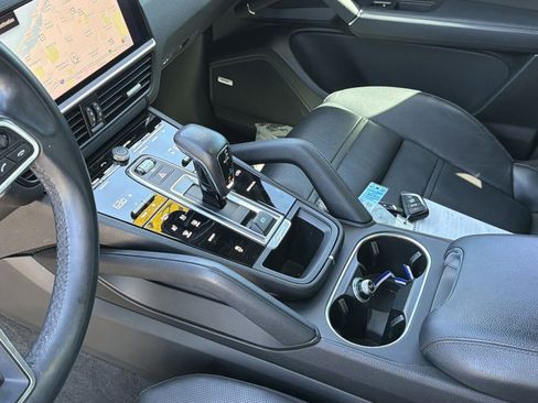 Used 2023 Porsche Cayenne Platinum Edition AWD/4WD image 21