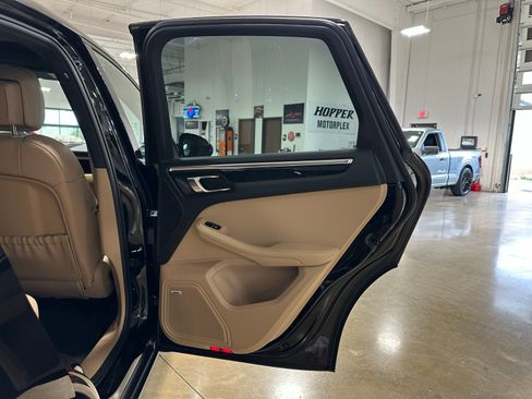 Used 2025 Porsche Macan image 42