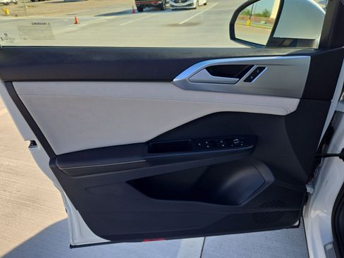 Used 2025 Volkswagen Taos SE image 13