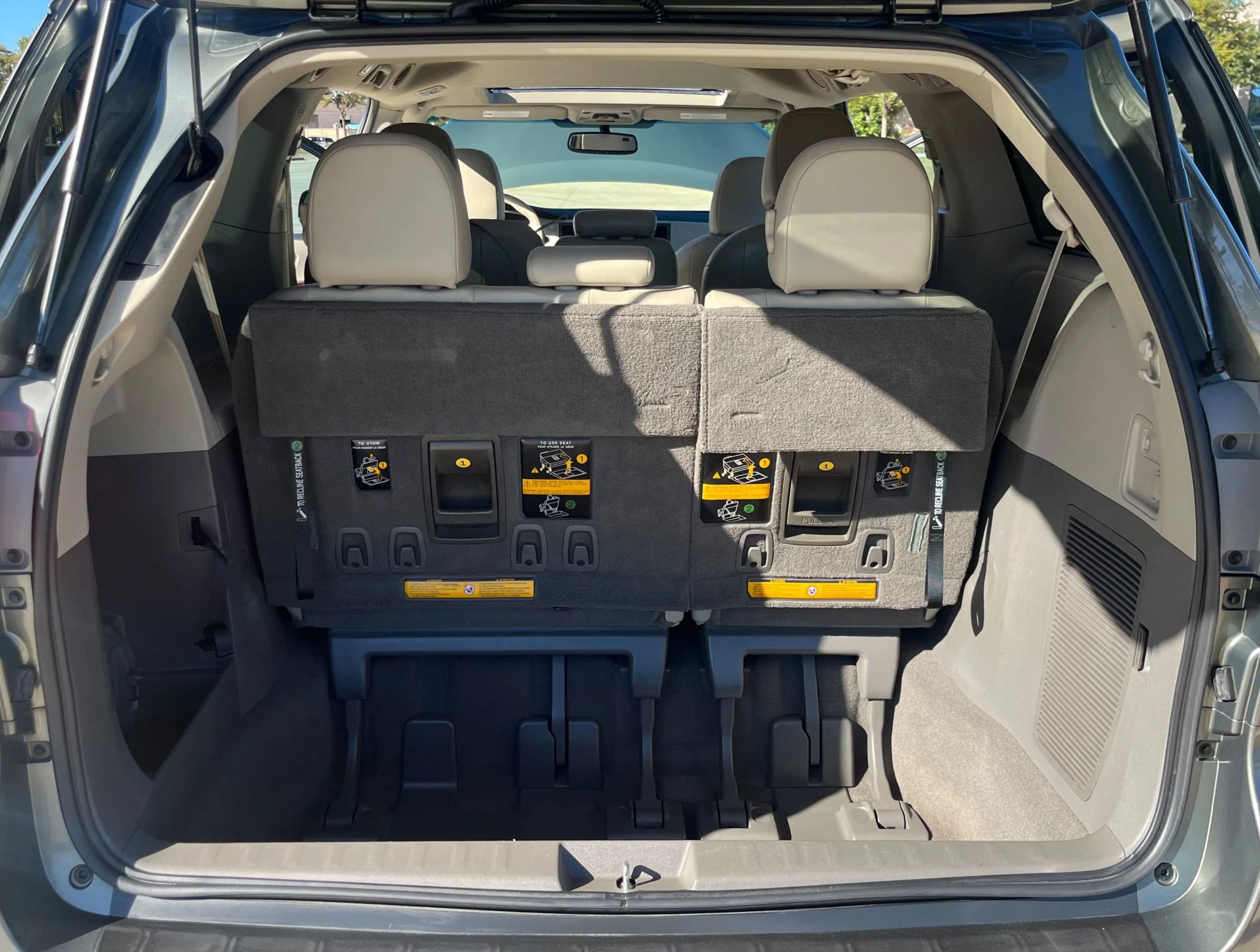 Used 2011 Toyota Sienna XLE w/ XLE Navigation Pkg FWD image 13
