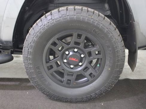 Used 2022 Toyota 4Runner SR5 Premium w/ Moonroof Package image 26