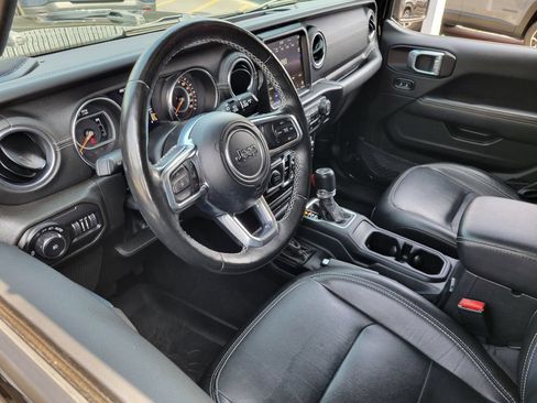 Used 2022 Jeep Wrangler Unlimited Sahara w/ Cold Weather Group AWD/4WD image 3