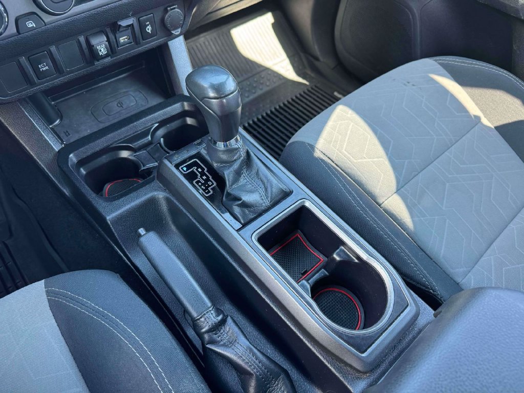 Used 2021 Toyota Tacoma TRD Off-Road AWD/4WD image 30